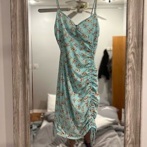 Dress / floral / casual / fitted